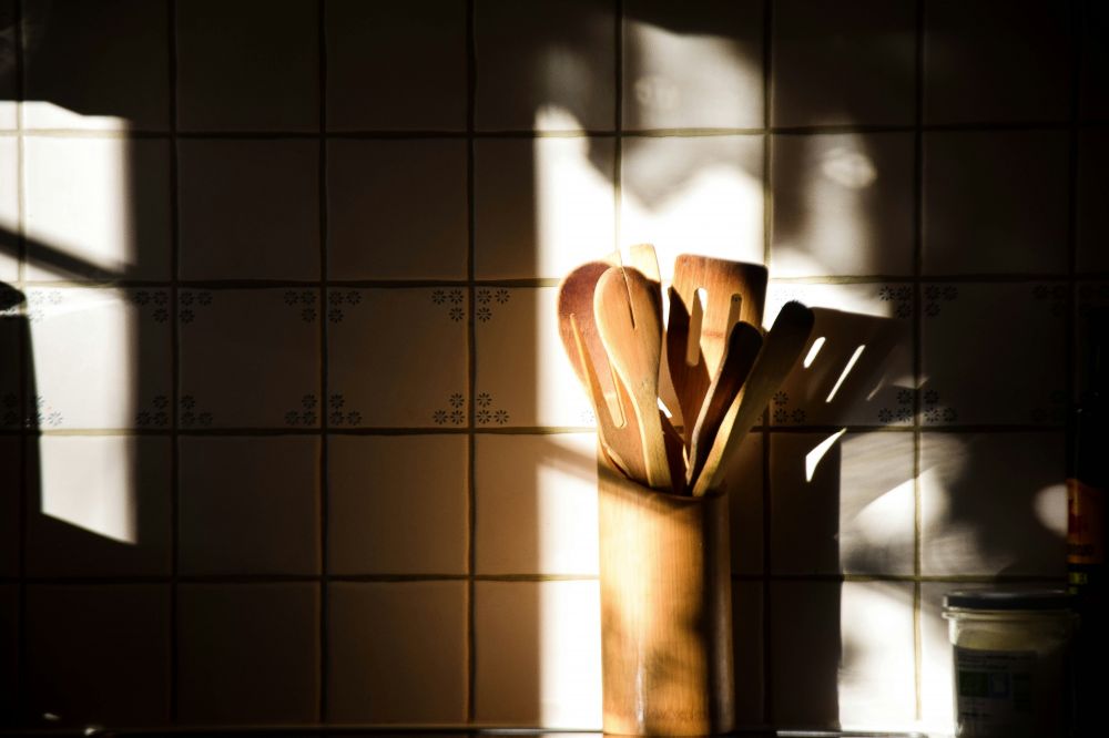 Kjøkkenredskap i tre: Funksjon, holdbarhet og varme på kjøkkenet